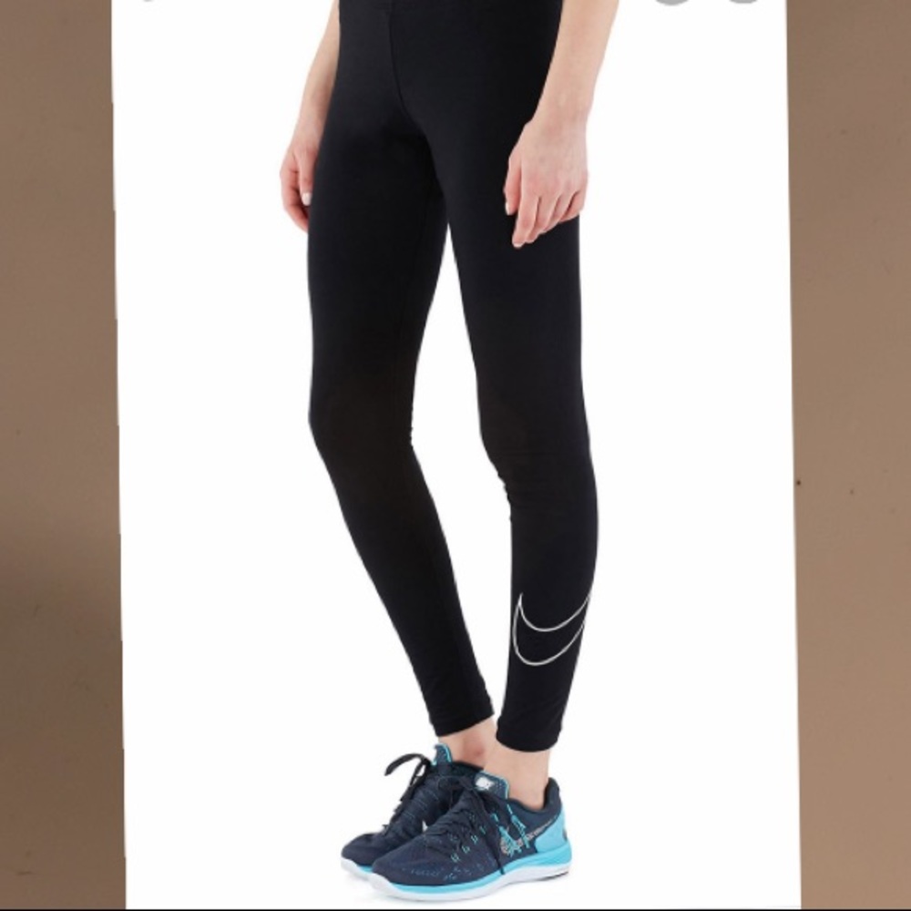 Nike Large Swoosh Lightweight Leggings Small